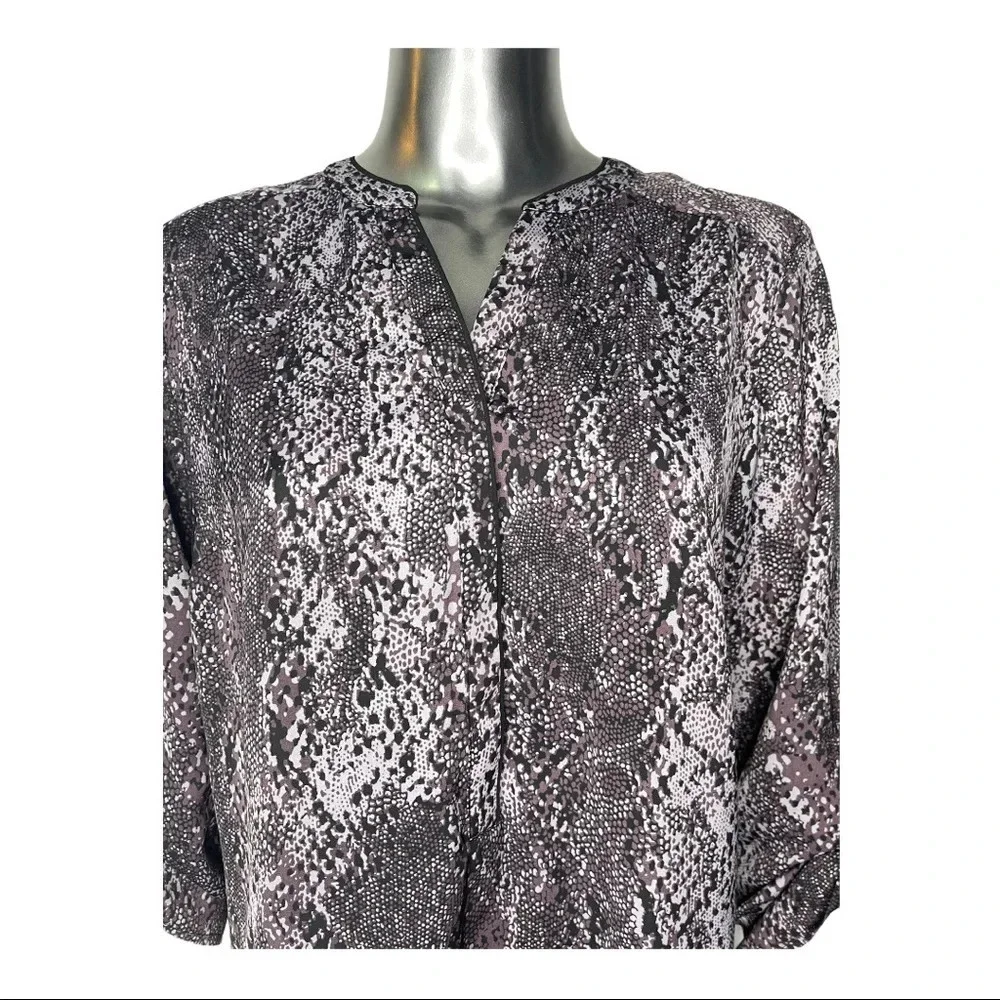 🛍️3/$40 Snakeskin Print 3/4 Sleeve Purple Black Top  Size Medium - Picture 2 of 5